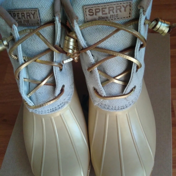 NEW SPERRY Women’s Saltwater Wool Gold/Ivor Duck Boots 8 - Picture 2 of 6